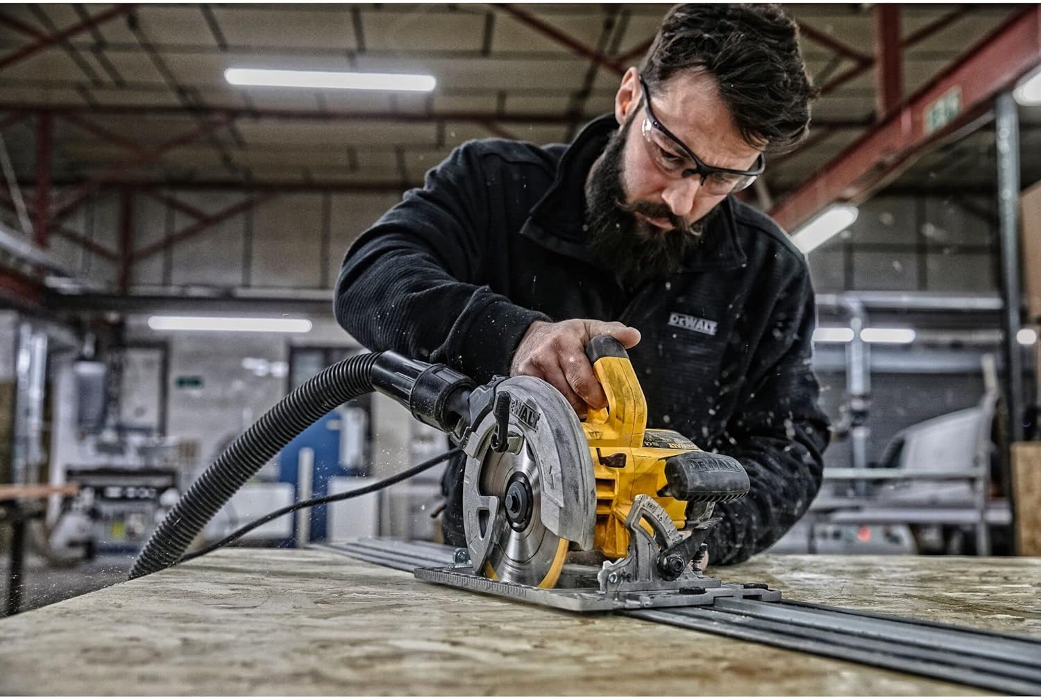 DeWalt DWE576K-QS - Sierra Circular 1.600W-65mm Prof. -Ø190mm + maletín (con Base para Rail) 1350 W, 230 V           [Clase de eficiencia energética A+]