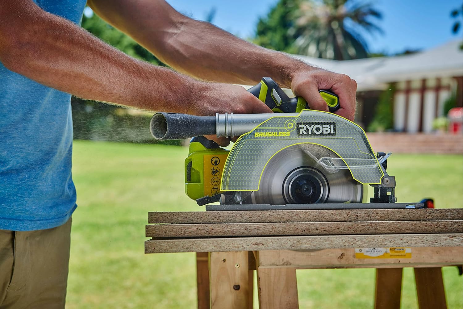 RYOBI - Sierra Circular Eléctrica Sin Cable a Batería 18V ONE+ Brushless 60mm - Buena Autonomía y Comodidad de Uso - Se Entrega con 1 Cuchilla 184 mm 24 dientes y 1 Llave de Servicio - R18CS7-0